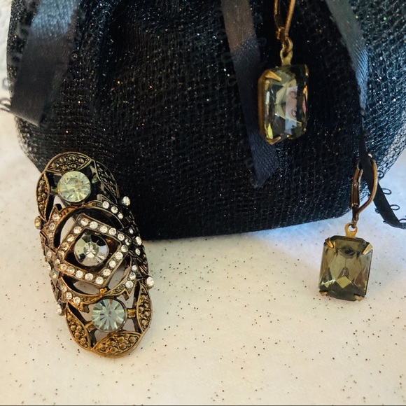 Elongated Ring 💍 with Matching Earrings - Picture 2 of 4